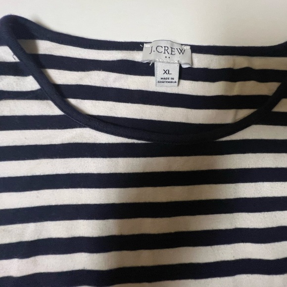J CREW NAVY & WHITE STRIPE SLEEVELESS TOP W/ROUND NECK  SIZE XL. SOFT COTTON - Picture 2 of 9